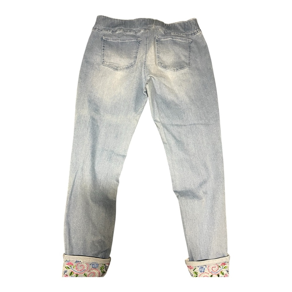 One World Womens size XL Embroidered Cuff Light Wash Jeans